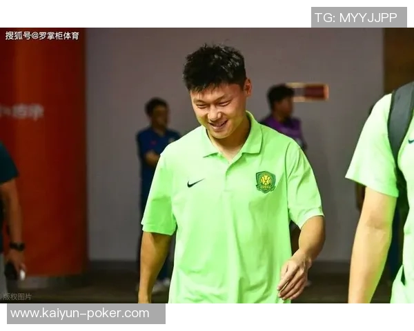 方昊回防积极却意外铲翻队友张源致敬马季奇经典瞬间引发笑声